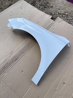 Prodám  LEVÝ PŘEDNÍ BLATNÍK SKODA FABIA 3 3500kč