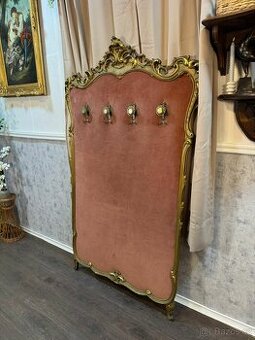 Barokní věšáková stěna (144030)