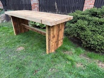 Stůl z masivu ze starých trámů