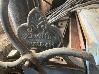 Historicky mandl na prádlo