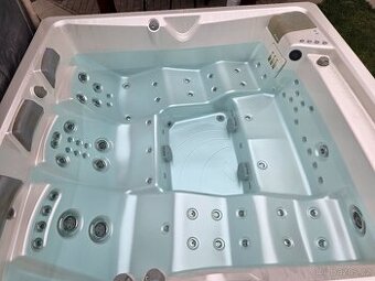 Vířivka USSPA Persea 11/2022