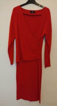 2) šaty červené obálkové s dlouhým rukávem
