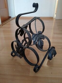 Litinový stojánek na lahve