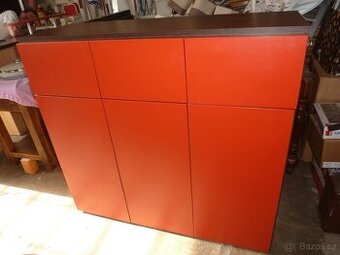 Skříňka 3x zásuvka, 3x dvířka, bezúchytková