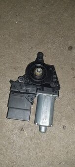 Motorek stahování okna 1.9tdi 96kw passat