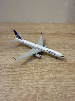Model letadla 1:400 Boeing 757-200