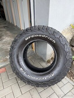 1x BFGoodrich all-terrain T/A KO2 285/70 r17