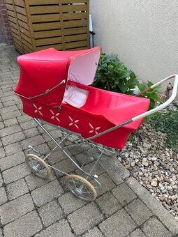 Retro kočárek s originál slídou a peřinkami, výborný stav