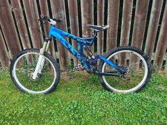 chlapecké sjezdové kolo Specialized