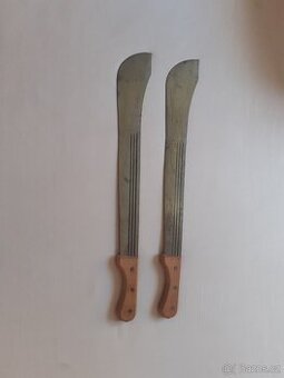 Prodám 2 mačety - délka cca 71 cm, vyrobené v ČSSR - 1