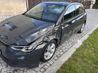 VW Golf 8 combi havarovaný / Odpočet DPH - 1