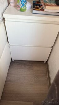 Noční stolek IKEA