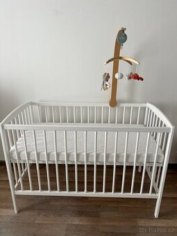 Bílá dřevěná dětská postýlka Drewex + matrace