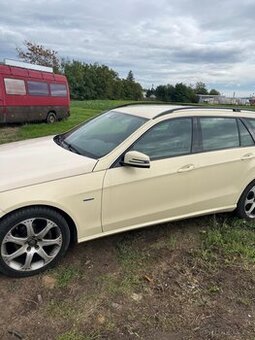 Prodám náhradní díly na mercedes e 220cdi