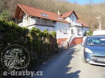Rodinný dům, zahrada a pozemek v obci Městečko, okr. Rakovní