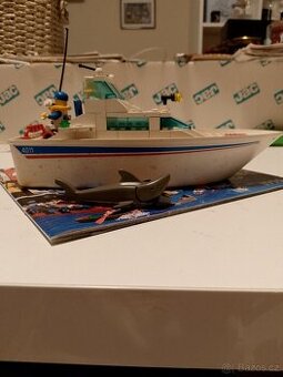 Lego boat