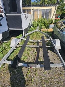 Manipulační vozík pro loď 1300 kg.