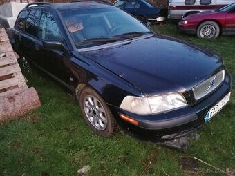 Prodám Volvo v40 1,9cdi manuál 2001.