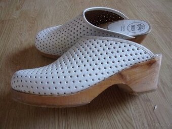 Zdravotní dřeváky zn. CLOGS of SWEDEN