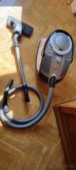 Bezsáčkový vysavač Bosch Roxx´x Ultimate