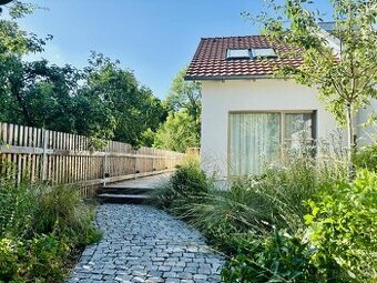 Příjemný menší dům v klidu a zeleni – Hradec Králové – Malšo