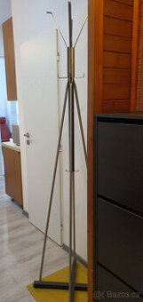 věšák