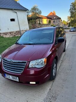 Chrysler Voyager 2010 2.8d Automat 7 míst pravé dveře na opr