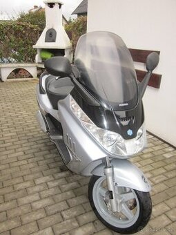 piaggio x8 200.Model 2006.nová STK,Moc hezky stav.