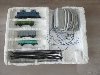 Modely vláčků TT včetně kolejí a trafa
