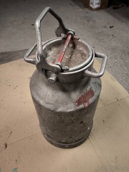 Hliníková konev na mléko