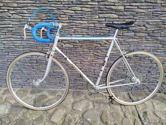 Silniční kolo favorit F12