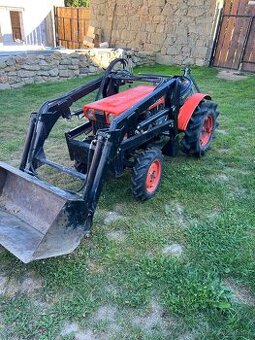 Kubota b6000 s čelním nakladačem