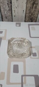 Krásný popelník lisované sklo