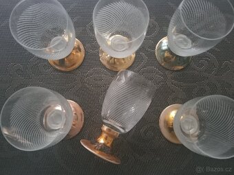 Skleničky na víno