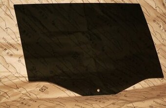 Sklo dveří tiguan 5NN845026