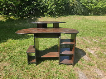 Rohový stůl na počítač