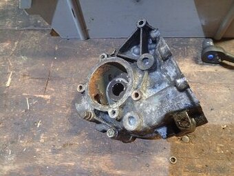 Příruba (pouzdro) vodní pumpy Sprinter 312, 212, 412, atd.