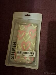 Kryt na iPhone 13 se srdíčky zdarma