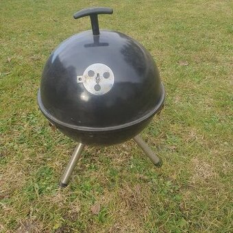 Prodám pěkný plechový zahradní gril