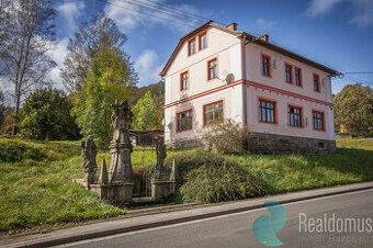 Prodej domu Teplice nad Metují, dvě bytové jednotky 3+1
