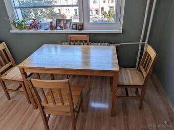 Stůl se 4 židlemi dřevěný