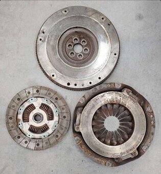 Zotrvačnik + spojková sada ka24e a Ka24de nissan 240sx