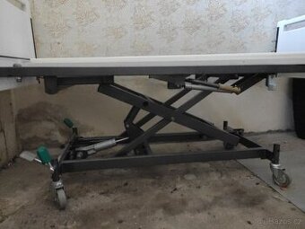 Zdravotní polohovatelné hydraulické lůžko