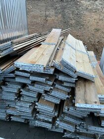 Dřevěné ohrádky k EUR paletám