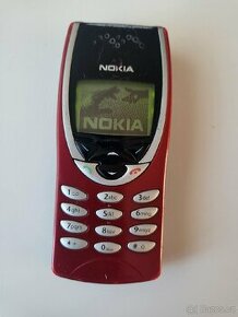 Mobilní telefon Nokia 8210 červená