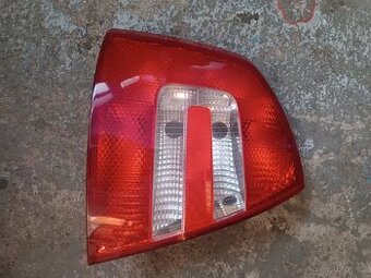 Škoda Octavia 2, levé zadní světlo - 1