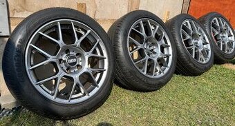 Kola 225/45 R17 Volkswagen Golf 8