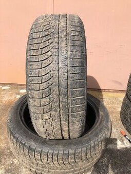 Zimní pneu 235/45/19