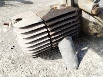 Motor Jawa Pionýr (s origo štítkem)