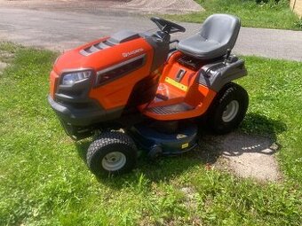 Zahradní traktor Husqvarna YTH 184 T